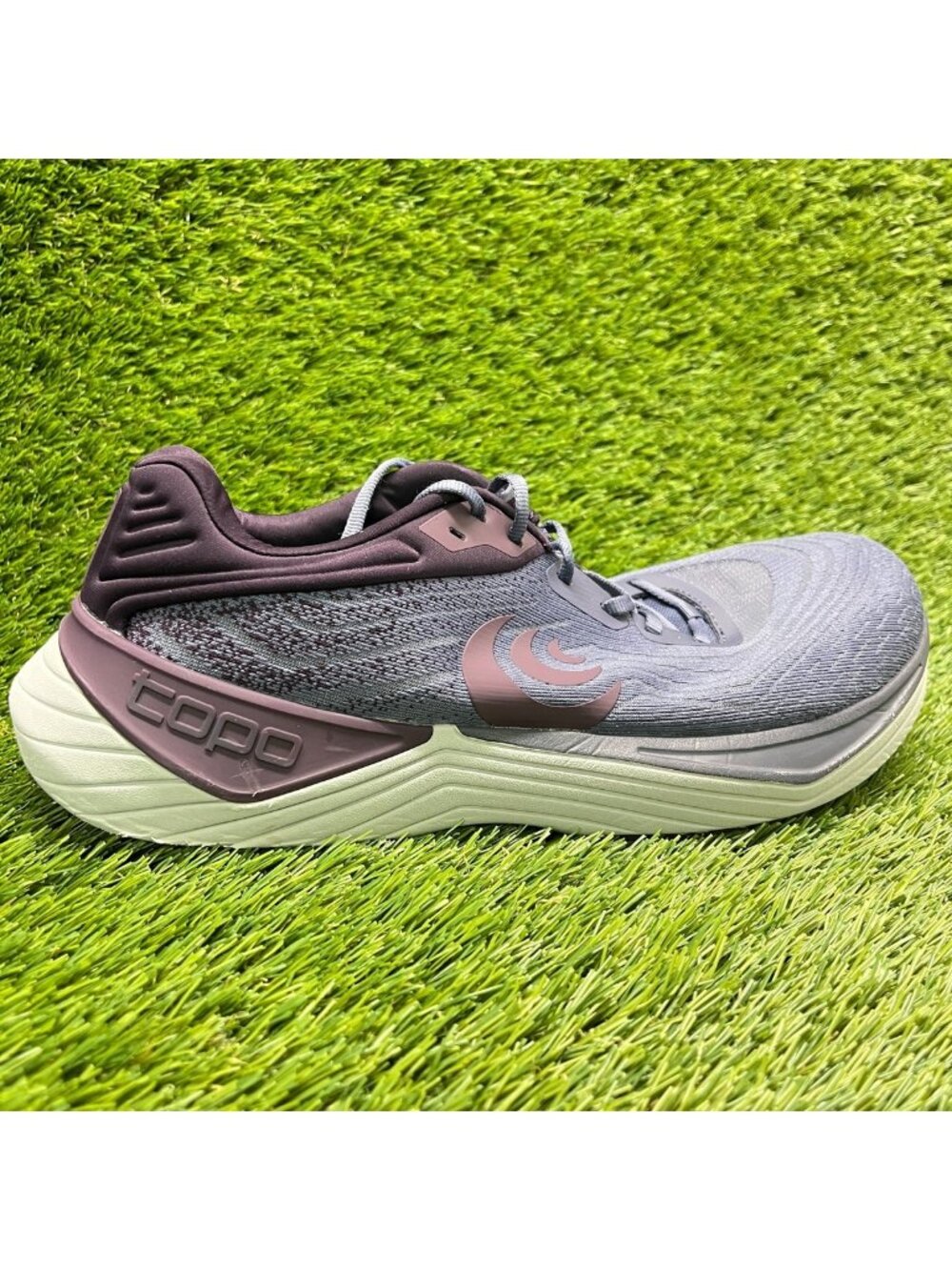Topo Ultrafly 5 Womens Size 9.5 Purple Athletic Running Walking Shoes Sneakers
